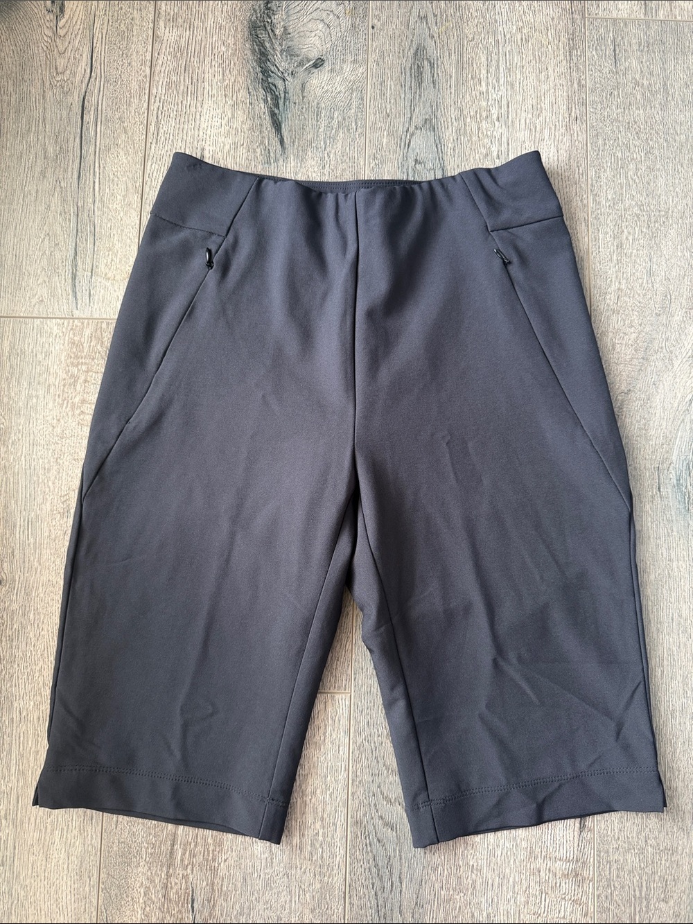 Tail Black Women’s Bermuda Shorts with Zip Pockets